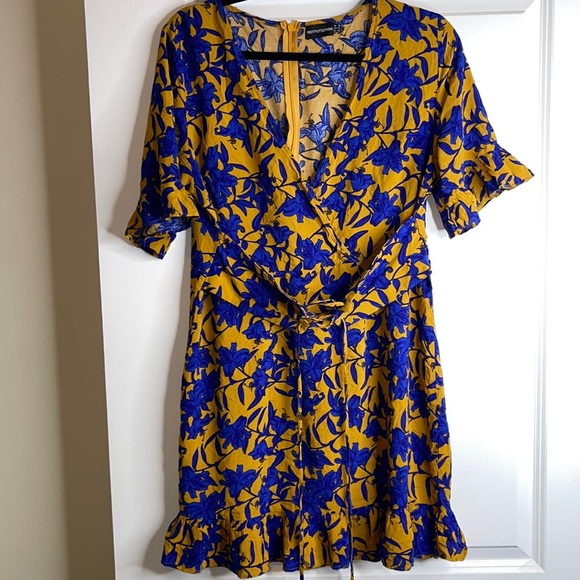 Pretty little thing fitted midi dress - Picture 1 of 4